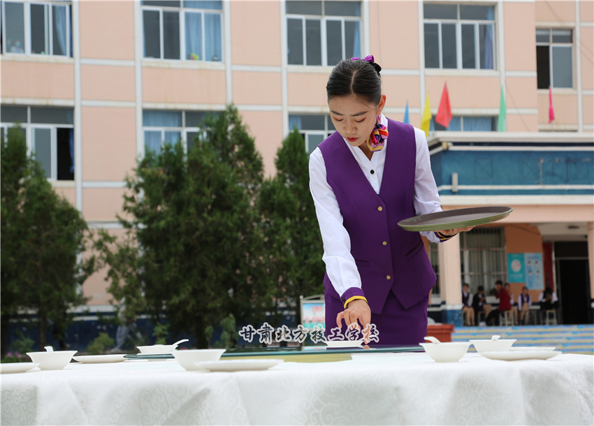  必赢437官方网站的高铁乘务专业就业如何？
